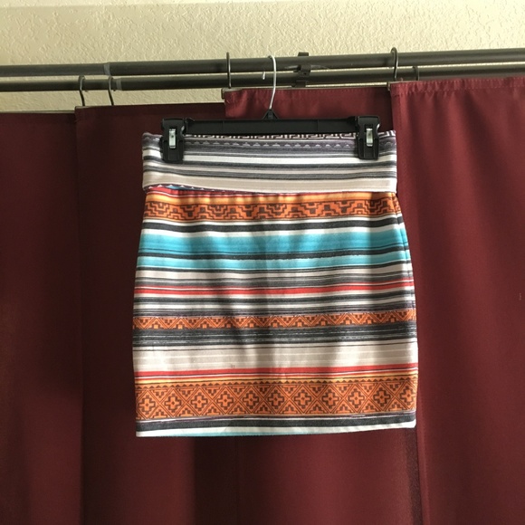 Fun & Colorful patterned mini skirt or tube top - Picture 2 of 3